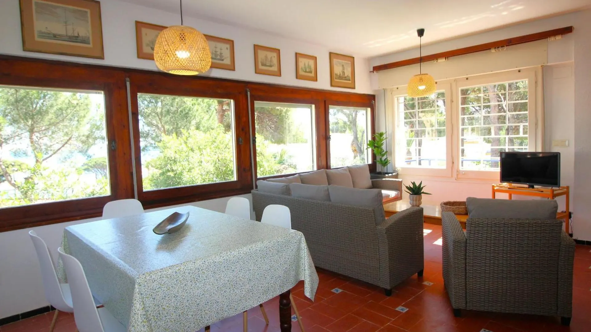 Gran Apartamento Con Terraza En Fane De Baix, Llanca - Es-228-154 0*,